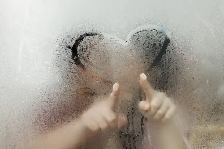 Love scene water vapor in the Shower room