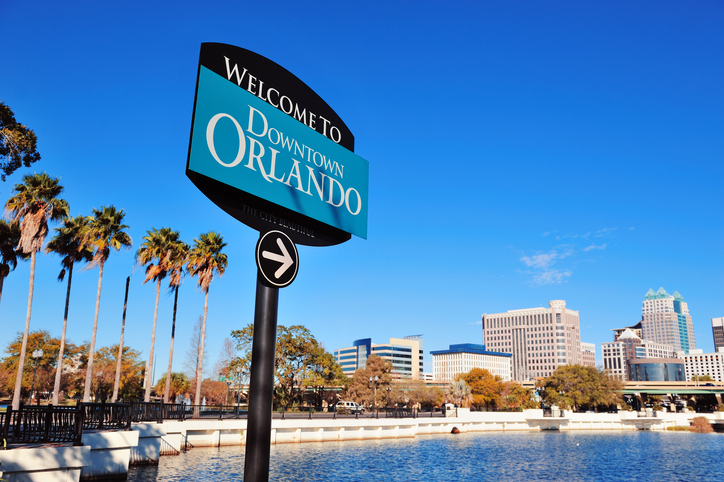 Welcome to Orlando sign at Lake Lucerne