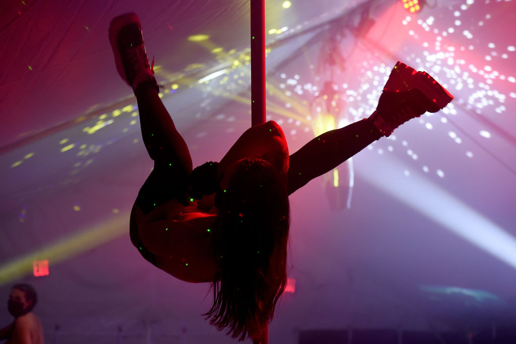 Strip Club Offers Drive Thru Dances During Coronavirus Pandemic